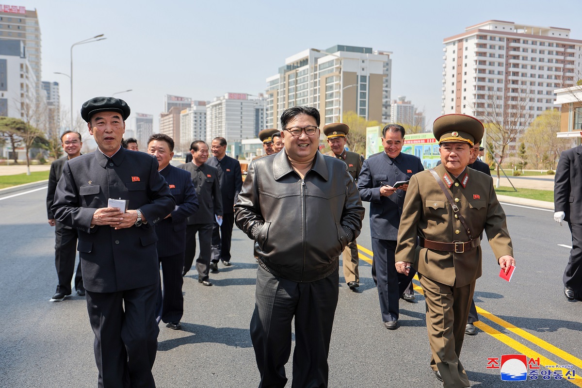 Важно качество: Ким Чен Ын проинспектировал строительство жилых домов на 10 000 квартир